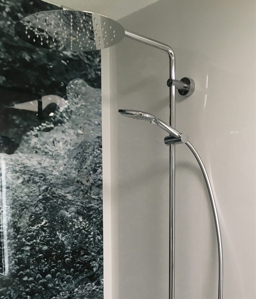 steinhaus-referenzen-dusche-mit-fotorueckwand